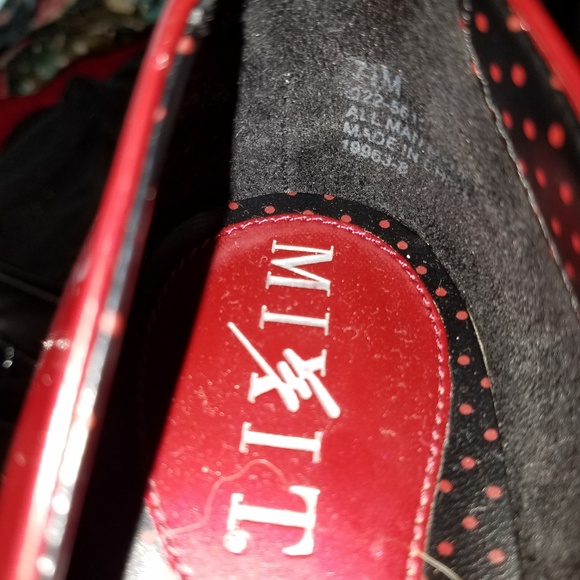 Fun red heels - Picture 3 of 3